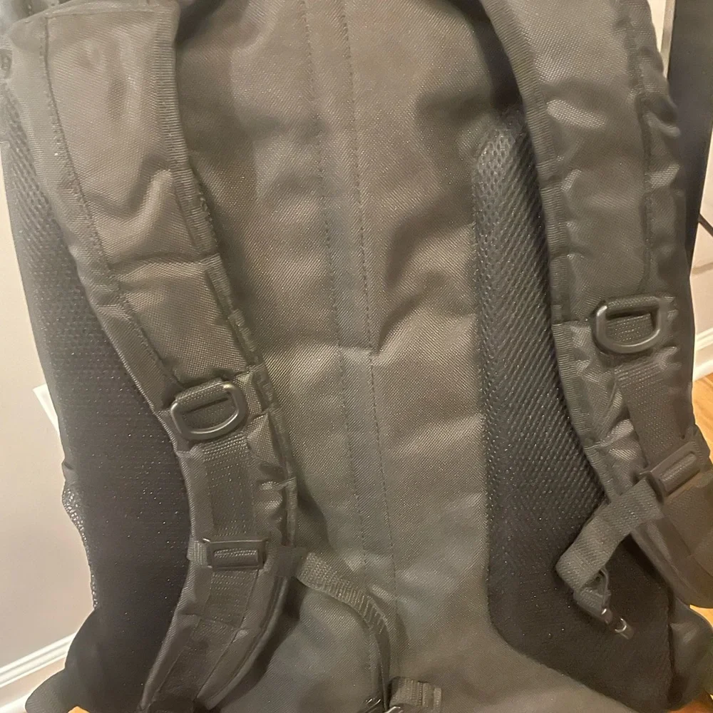 ASUS ROG Black Gaming Backpack - Picture 2 of 4